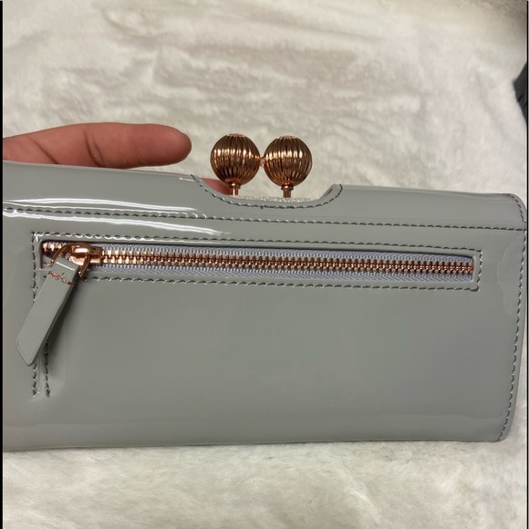 NWT! Yes Baker London Grey (mint green) Wallet - Picture 7 of 14